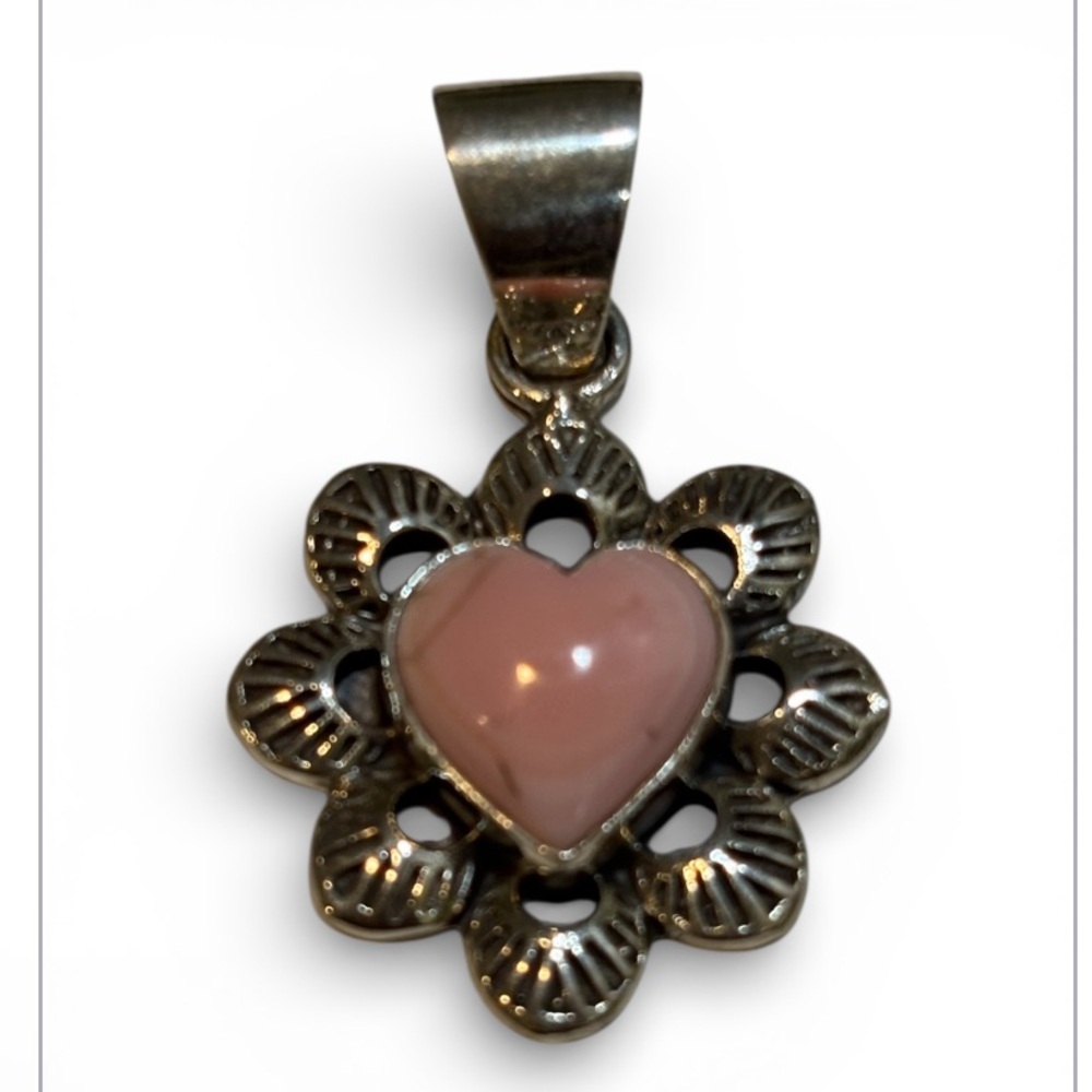 Pink Conch and Sterling Silver Heart Pendant New - Picture 2 of 4
